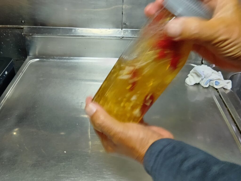 よく振って混ぜる